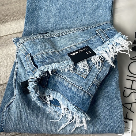 Fashion Nova Jean 🦋 Cut Off Waistband Straight Leg Jeans - Medium Wash - Picture 4 of 4